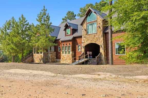 Majestic Mountain Lodge - Image 1